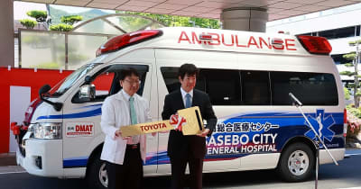 ジャパネット創業者の髙田明さん夫妻　高規格救急車を寄贈　佐世保市総合医療センターへ