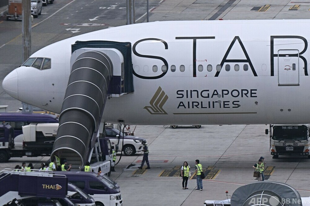 シンガポール航空機乱気流事故 脳・頭蓋骨損傷6人、脊椎損傷22人
