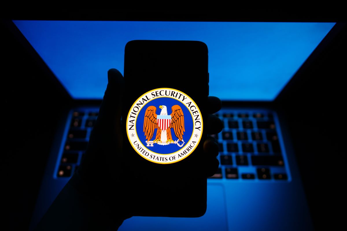 「週に1度はスマホを再起動せよ」、米諜報機関NSAが警告