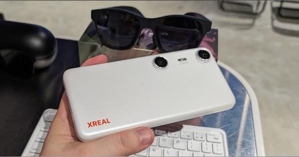 XREAL Beam Pro発表、3万2980円から。3Dカメラ搭載、ARグラス専用の「空間コンピューティングデバイス」