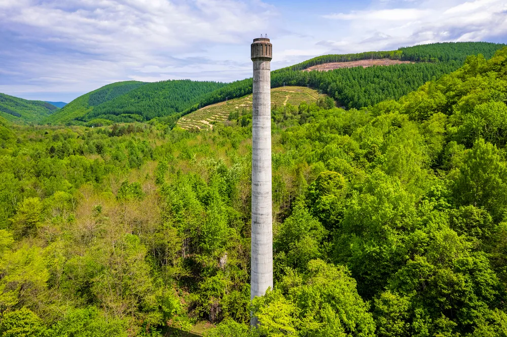 東洋一の金山」象徴の煙突解体へ 紋別・鴻之舞鉱山 (北海道新聞 どうし