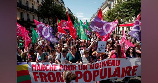 フランス各地で女性が大規模デモ、極右政党に抗議