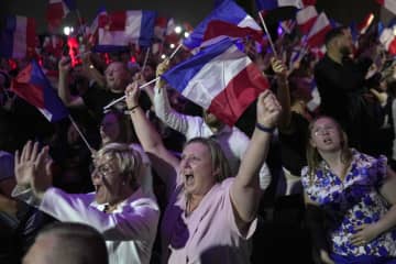 仏総選挙、極右が最大勢力の勢い　与党は縮小、7日に決選投票