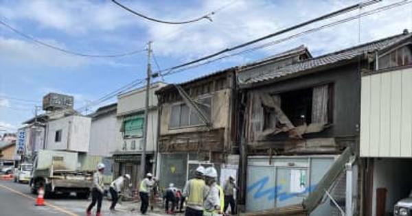 空き家の外壁が崩落、県道を交通規制　群馬・藤岡市