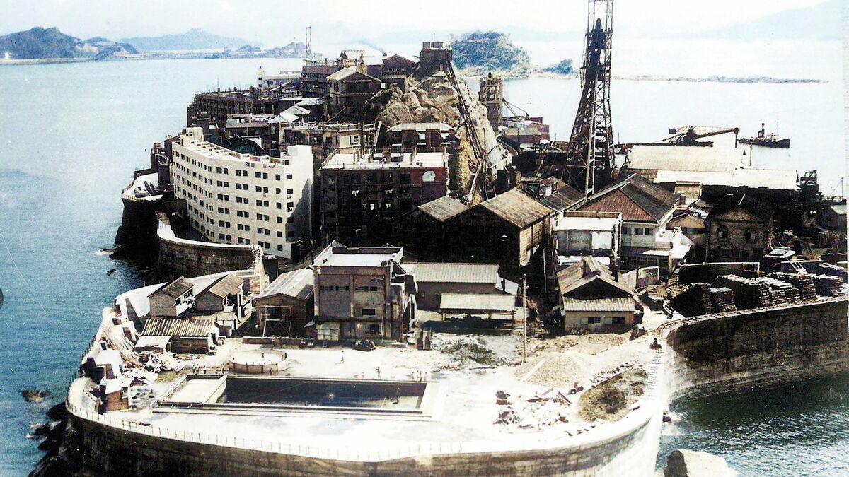 日曜劇場の舞台｢軍艦島｣を三菱は20億円で買い取った…ゴースト
