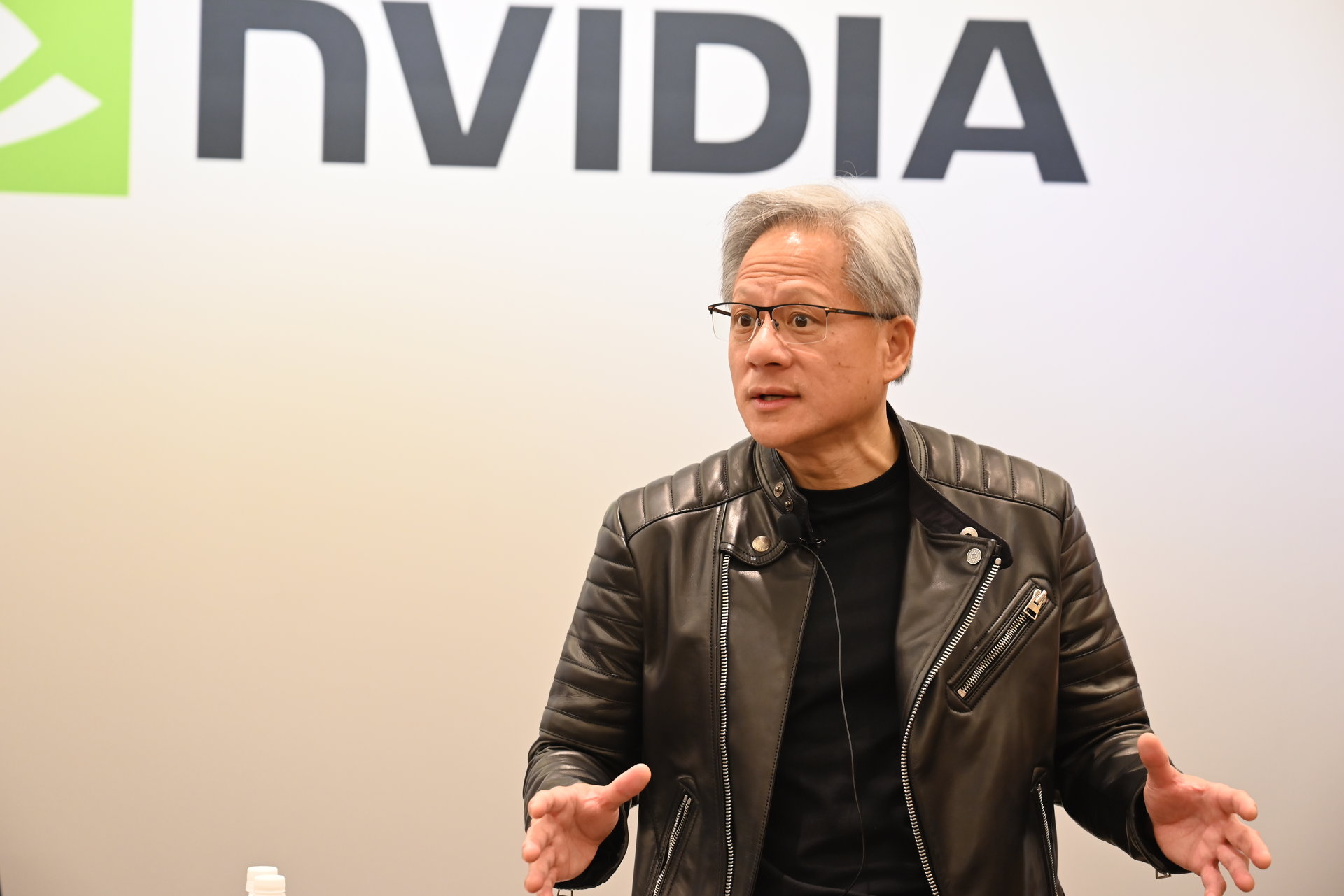 日本なくしてNVIDIAはなかった」 フアンCEOが語った真意は
