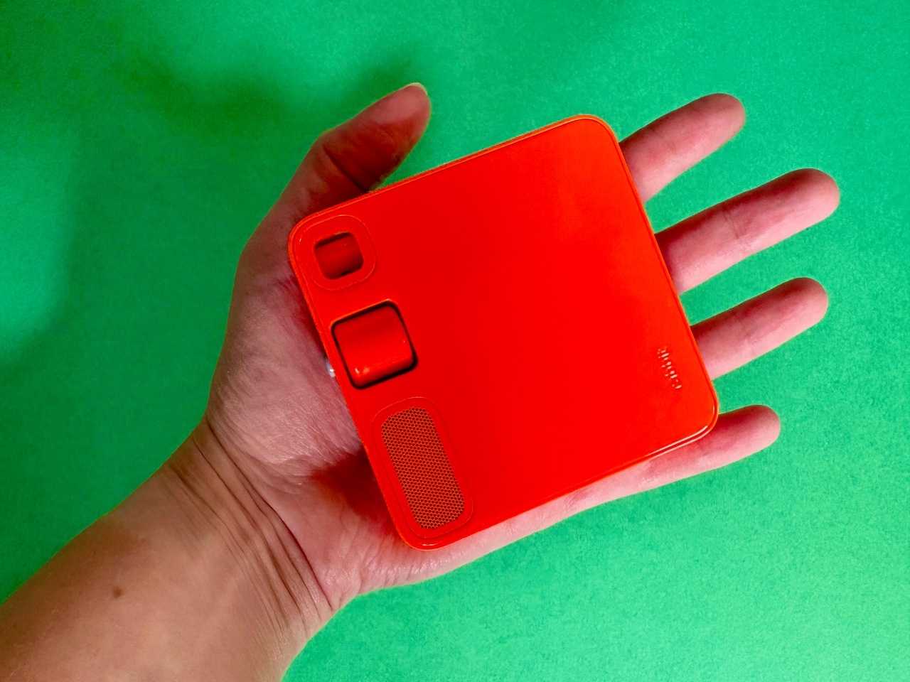 スタートアップ企業がAI搭載の小型デバイスを続々発表 「期待外れ」と