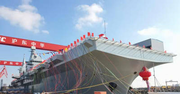 中国海軍の076型強襲揚陸艦1番艦、上海で進水 (新華社通信)