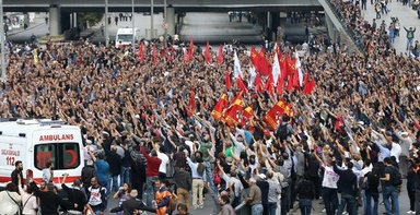 トルコ・アンカラで数千人がデモ、エルドアン大統領を糾弾