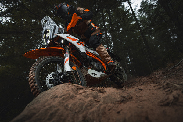 「R」も追加！ KTM『390アドベンチャー』シリーズ、2025年モデルを発表 (レスポンス)