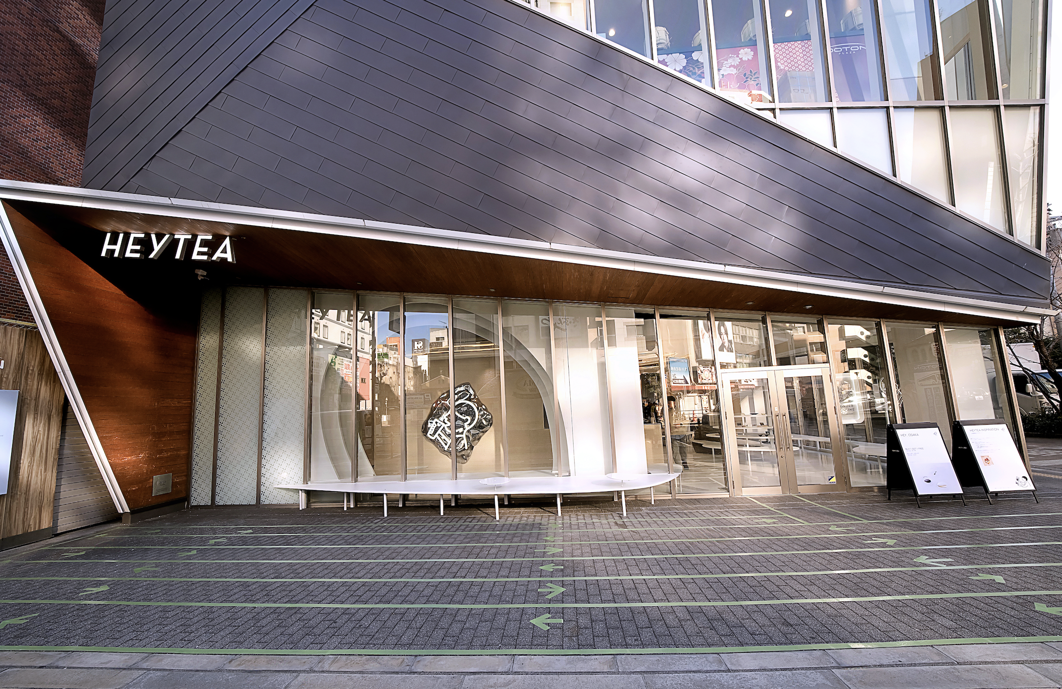 中国ティードリンク「HEYTEA（喜茶）」、日本初上陸 道頓堀1号店が行列
