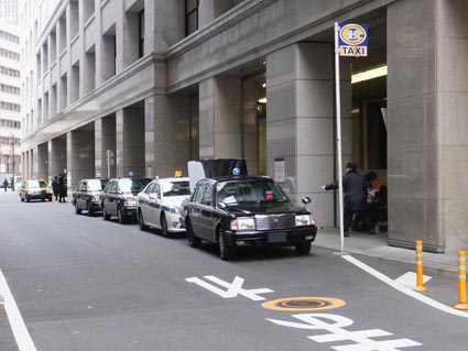 優良タクシー乗り場 新たに２カ所 三越日本橋本店前と東京駅八重洲口