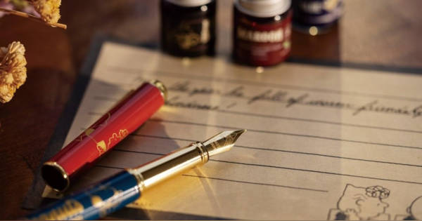 レトロ　スヌーピー　万年筆　細字　赤軸　ケース付き 付録】スヌーピーの大人かわいい「万年筆セット」が登場 収納用の缶
