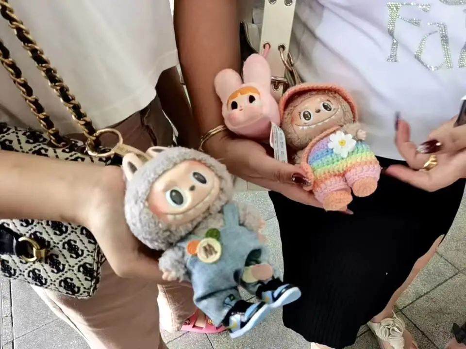 ブサカワ”ぬいぐるみ「ラブブ」が人気、ポップマート時価総額6兆円超え