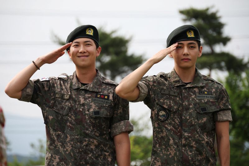 BTS RM ナムジュン着用 フードトレーナー インテリ頭脳でBTS(防弾少年