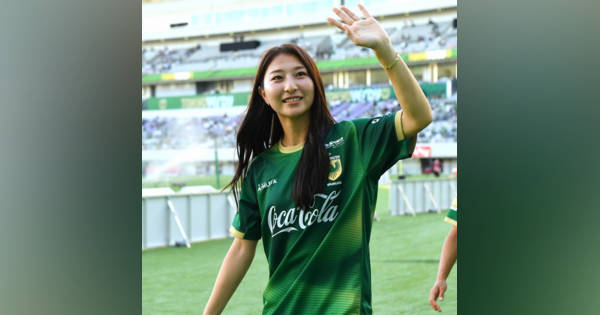 可愛いしスタイル良すぎ」「腹筋も素晴らしい」美ウエストが露わに