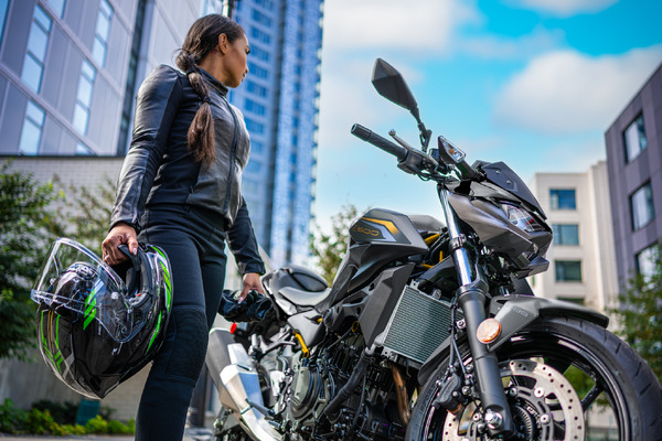 カワサキの新型451ccモデル、待望の発売！ 日常の使いやすさ追求した