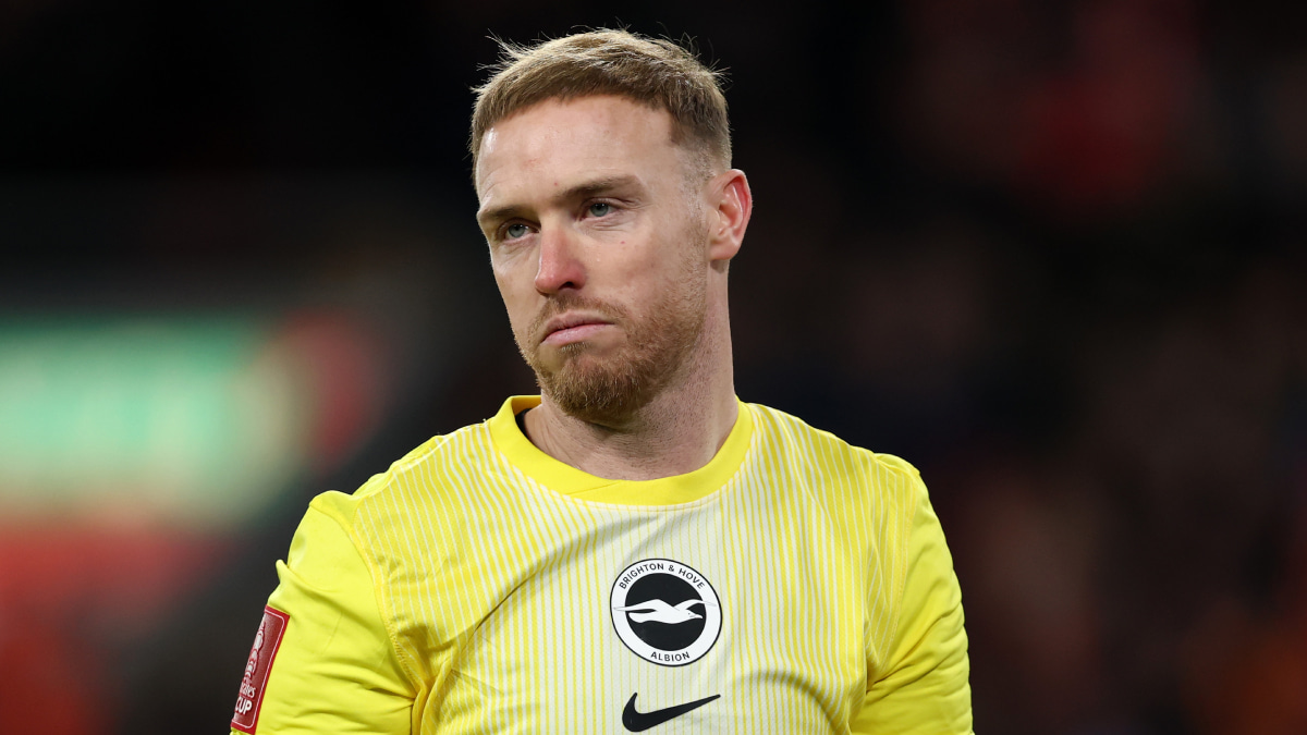 フェルブルッヘンと熱い抱擁…ブライトンの35歳GKがイングランド代表初