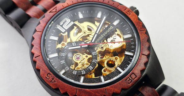 2万円台で手に入る自動巻き腕時計。しかも希少な木製×裏表スケルトンで