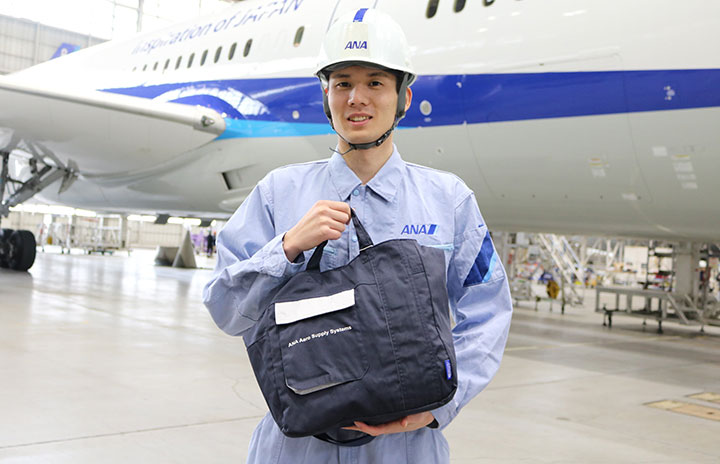 ANA、整備作業着の再利用バッグ ROOTOTEと共同開発 (Aviation Wire)