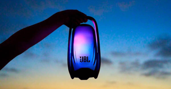 夜のBGM、音だけじゃ物足りない。JBL新作はLED216基で光る (ギズモード