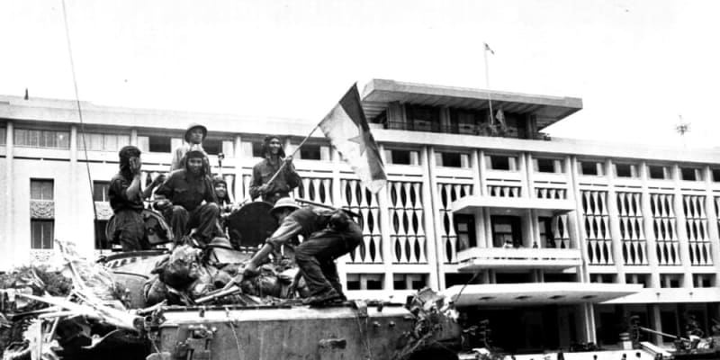 ＜あのころ＞ベトナム戦争終結　首都サイゴンに無血入城
