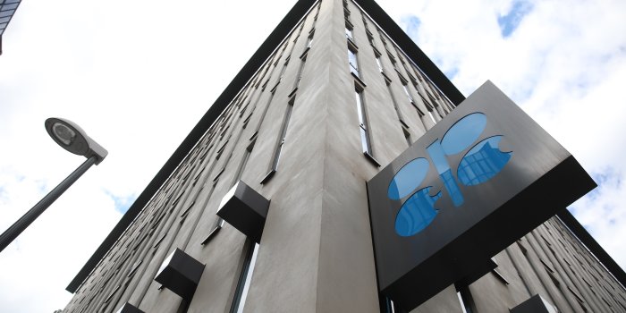 OPEC、協調減産の9カ月延長を決定