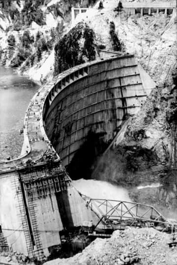 ＜あのころ＞「黒四ダム」完成　日本最大のアーチ型ダム