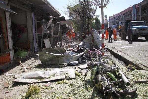 カブールで自動車爆弾自爆テロ　２４人死亡