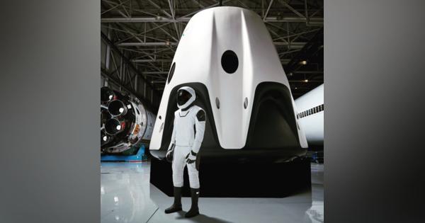 イーロン・マスク氏、SpaceXの宇宙服全身画像をInstagramで公開