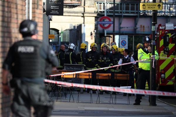 ロンドン地下鉄で爆発　数人がやけど　テロで捜査