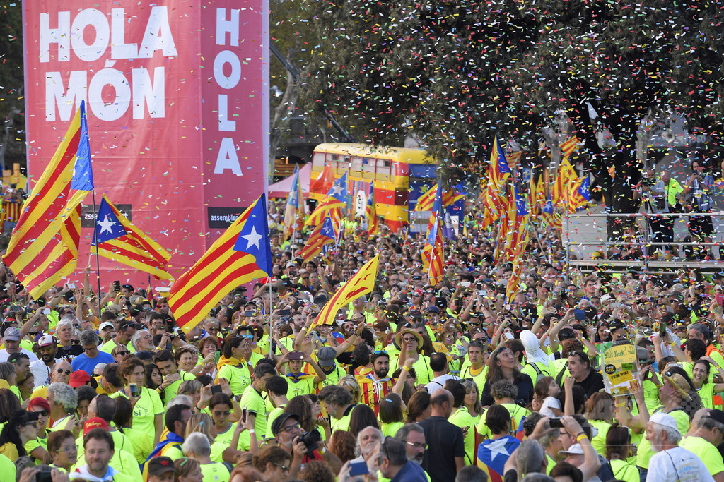 カタルーニャ州独立問題、時間切れが迫る妥協の模索　住民投票目前、スペインの民主的秩序を揺るがす議論
