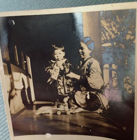 裁縫箱から日本の写真　NZ女性、持ち主捜す
