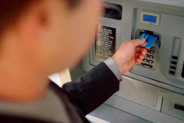 世界で新たに330万台導入の「ATM」　過半数はアジア太平洋、ATMは不要？今後も伸びる？