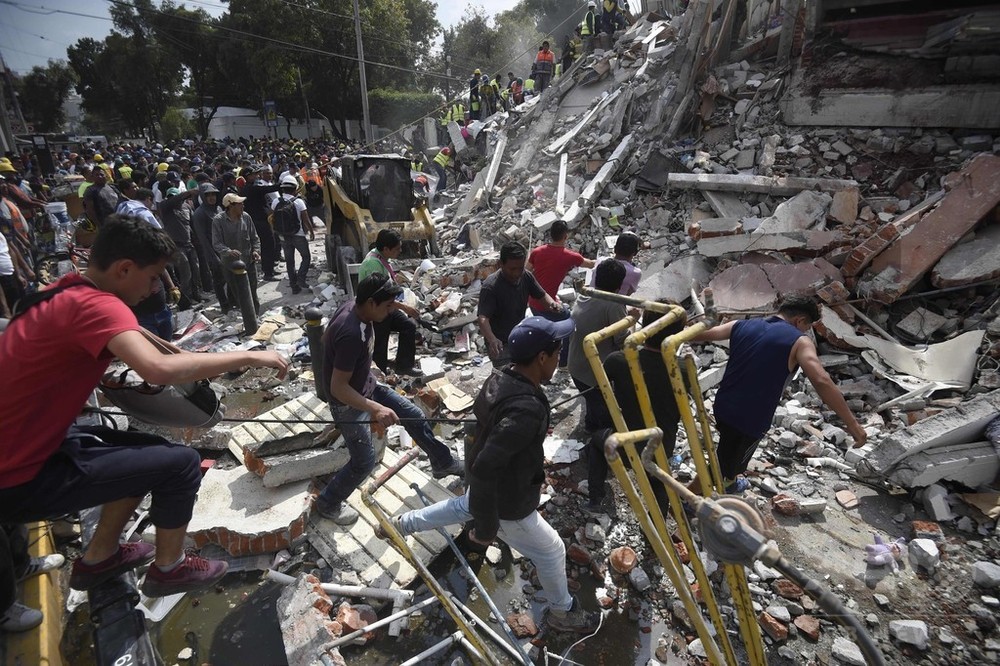メキシコ地震、死者138人に