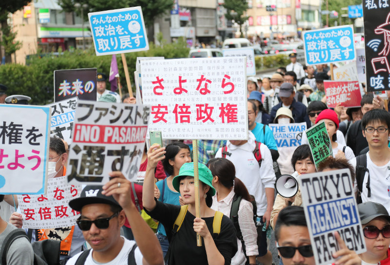 森友・加計問題：安倍政権へ抗議デモ　東京・新宿