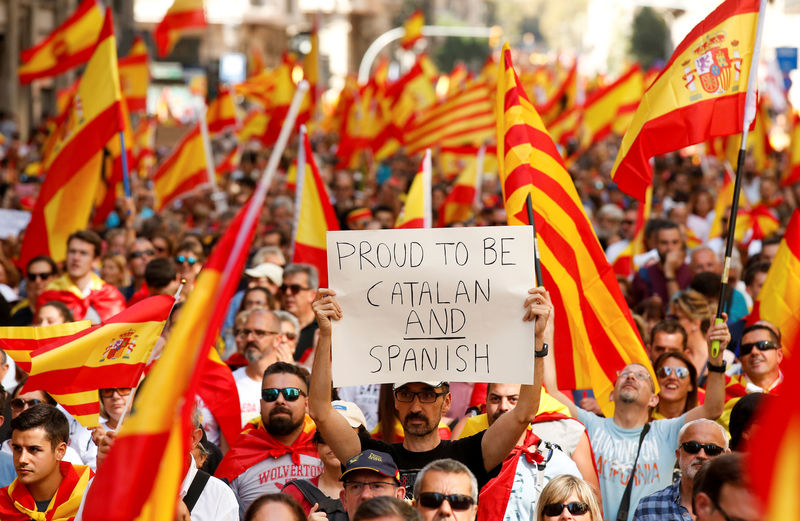 バルセロナでカタルーニャ独立反対デモ、警察当局「35万人参加」