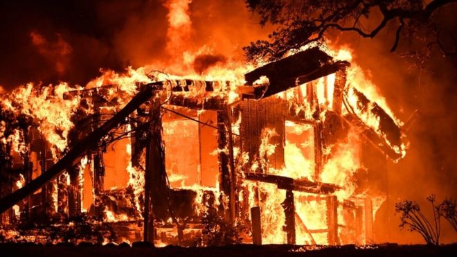 米カリフォルニア州北部で山火事　少なくとも10人死亡 - BBCニュース