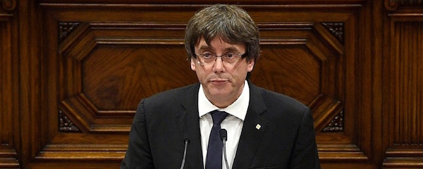 カタルーニャ、独立宣言を保留 州首相、スペイン政府との対話提案