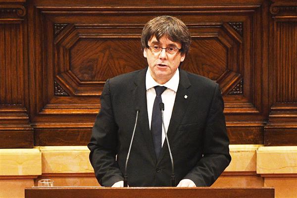 【カタルーニャ住民投票】独立強硬派からは不満も　州首相の独立宣言棚上げ