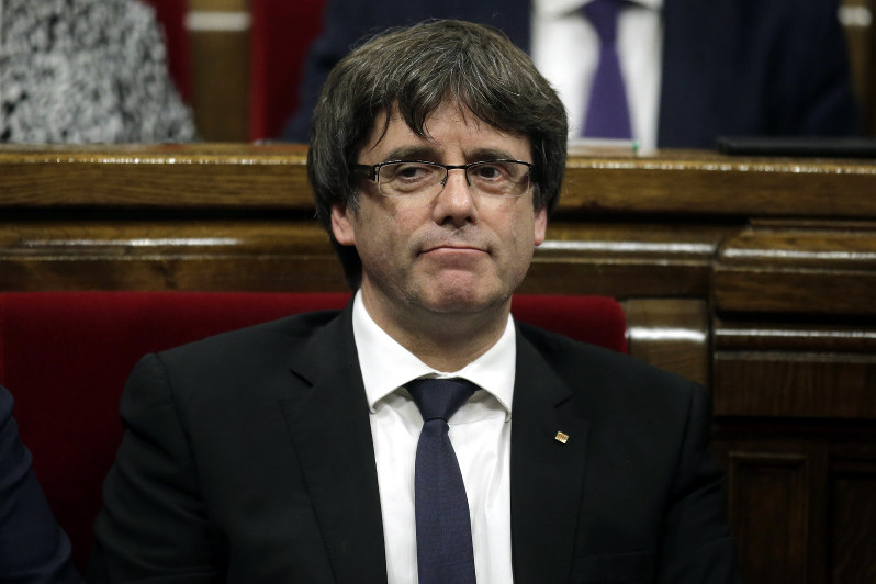 カタルーニャ：ラホイ首相、自治権停止検討の考えを表明