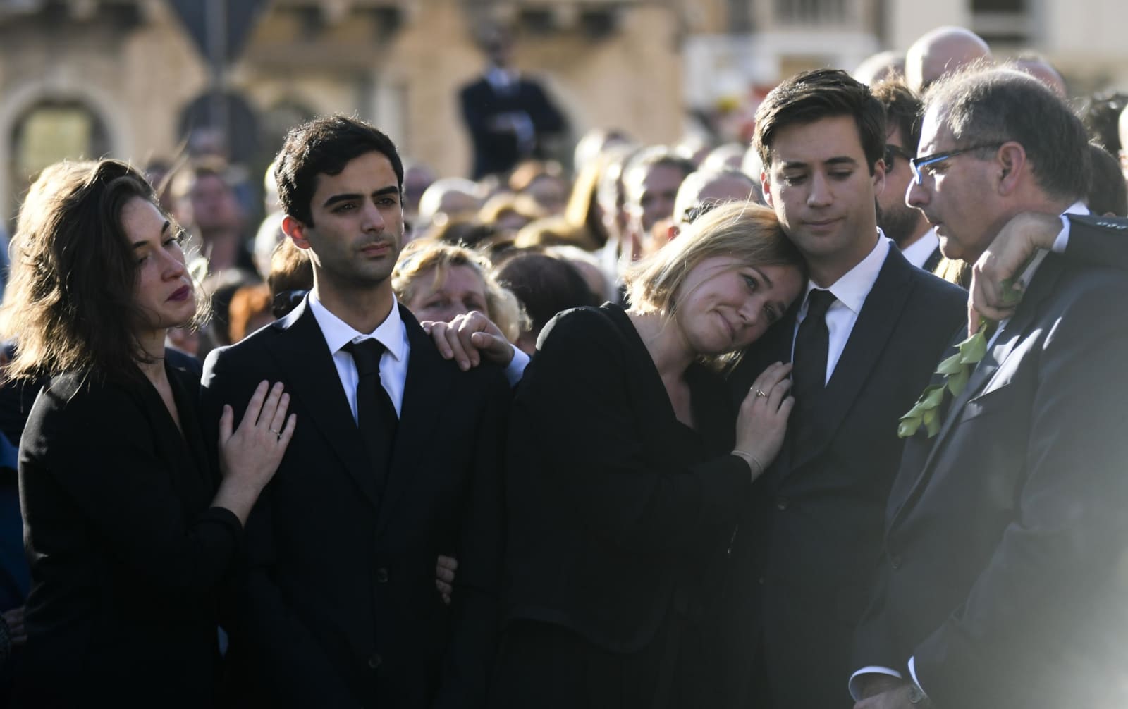 マルタの調査報道記者葬儀 不正疑惑追及し殺害