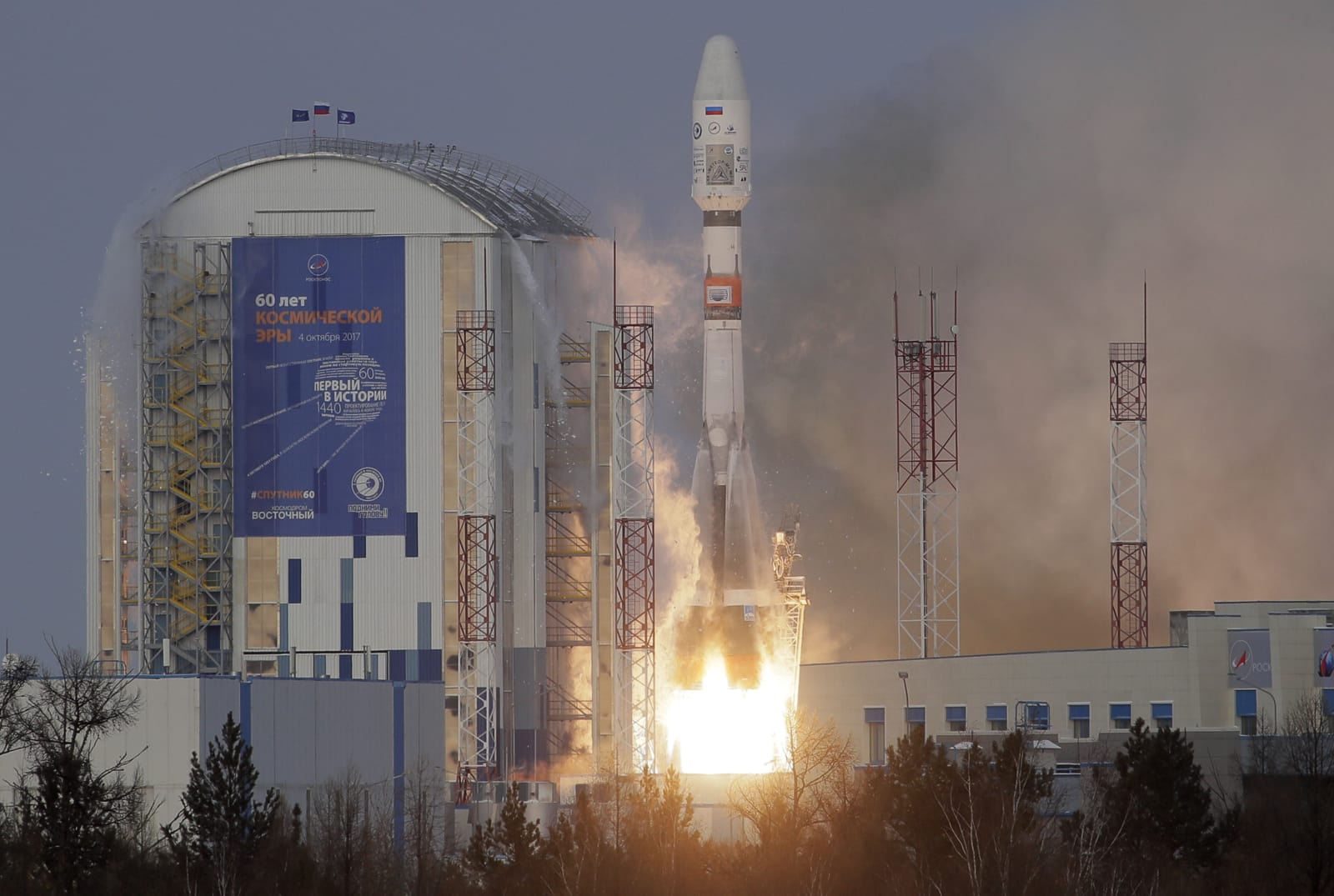 ロシア衛星打ち上げ 通信不能 日本の超小型も成否不明