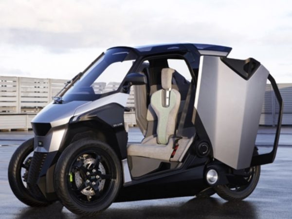 プジョーのハイブリッド三輪スクーターは小型車と二輪車のいいとこ取り 