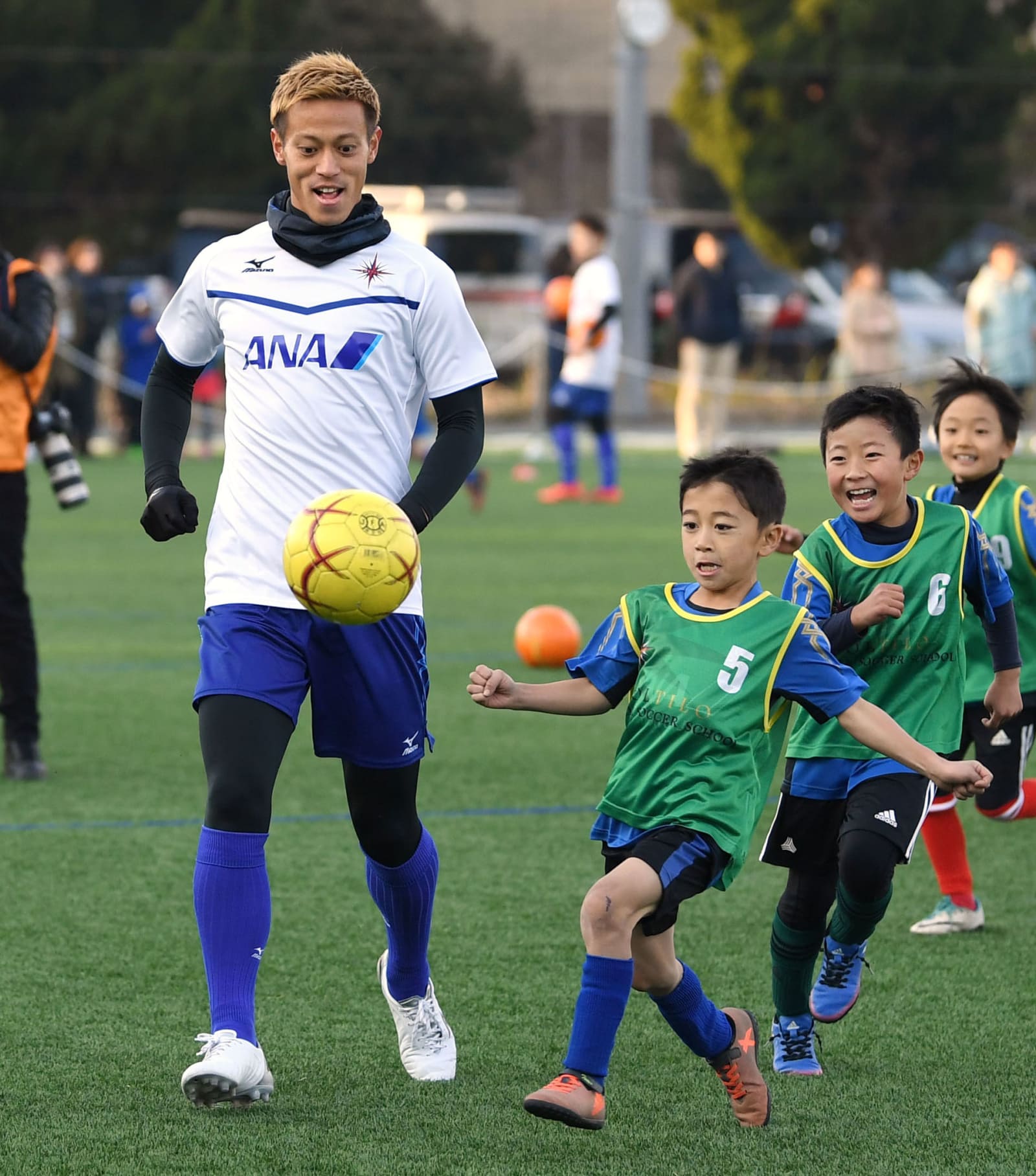 本田選手がサッカー教室 千葉 小学生に 大きな夢を持って