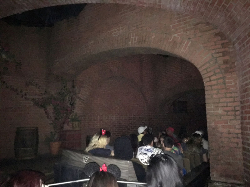 米加州ディズニーランドの停電解消 人気アトラクション一時休止