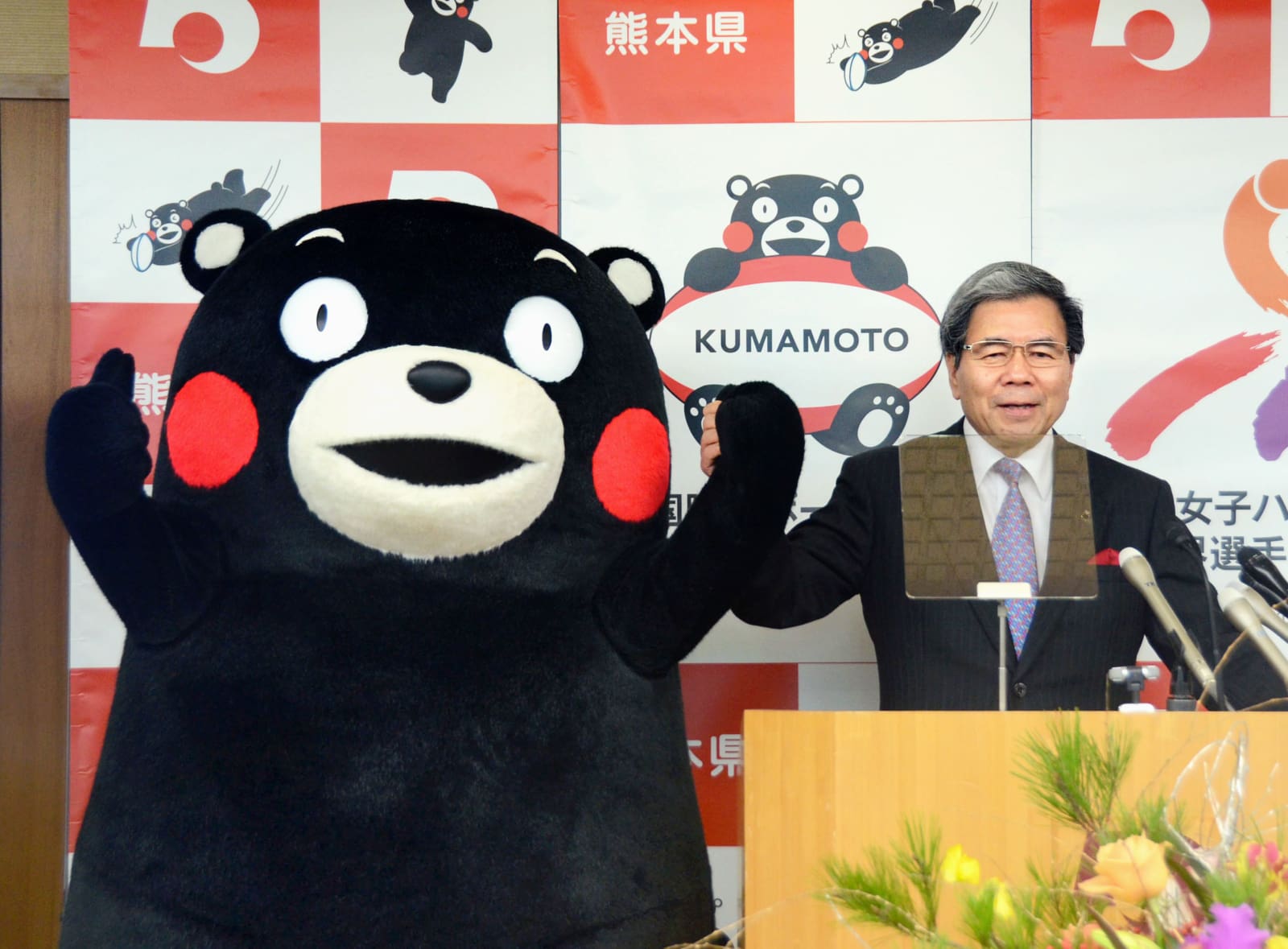 Мишки салехард. Японский медведь Кумамон. Префектура Кумамото медведь. Кумамото Маскот. Кумамон в Кумамото.