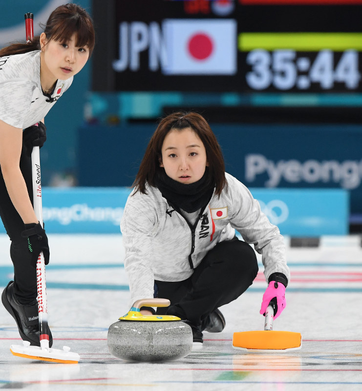 五輪カーリング 日本女子が銅 男女通じて初のメダル