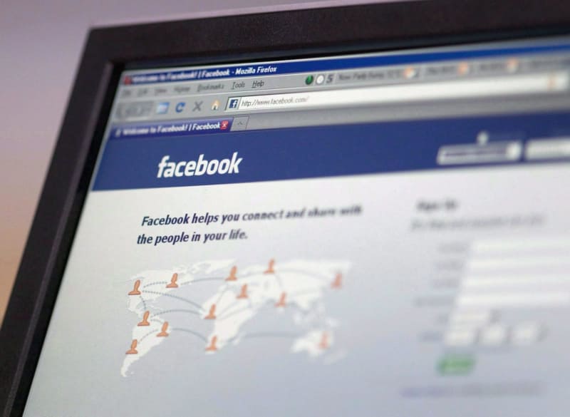 米テスラ、FBページ削除　企業の「フェイスブック離れ」も