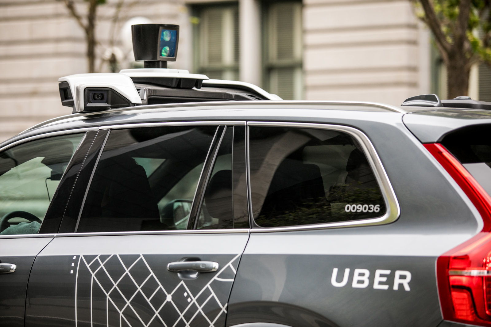 自動運転Uberの死亡事故はLiDARの削減が原因か。高い車高も死角拡大の 